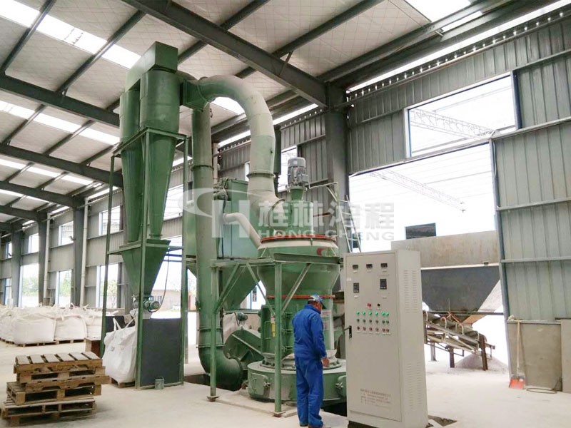 小型雷蒙磨粉設備圖片之小型500目雷蒙磨粉設備福建客戶現(xiàn)場